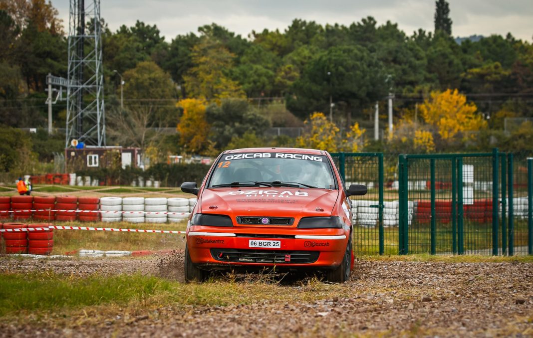 Czerwony Fiat Pal Czerwony Fiat Pal
